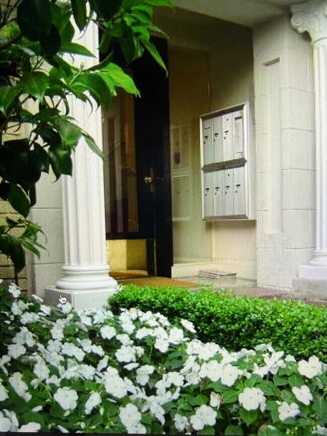 Marina Court Apartments photo 3