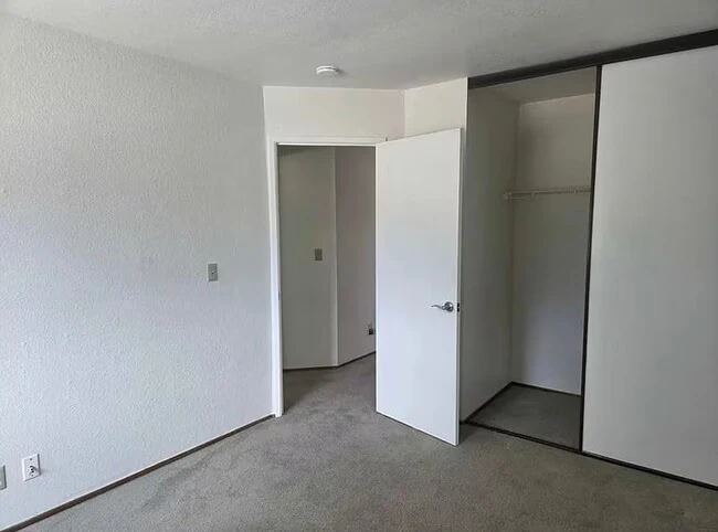 1302 Araujo St San Jose, CA 95131 photo 2