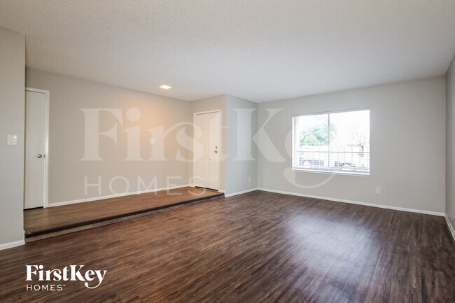 16412 N 49th Dr Glendale, AZ 85306 photo 3
