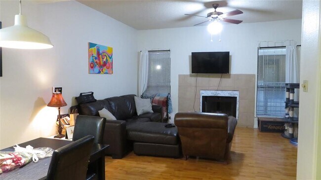 1910 Robbins Pl Austin, TX 78705 photo 5