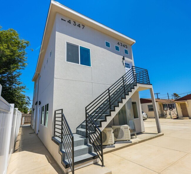 4345 Bancroft St San Diego, CA 92104 photo 2