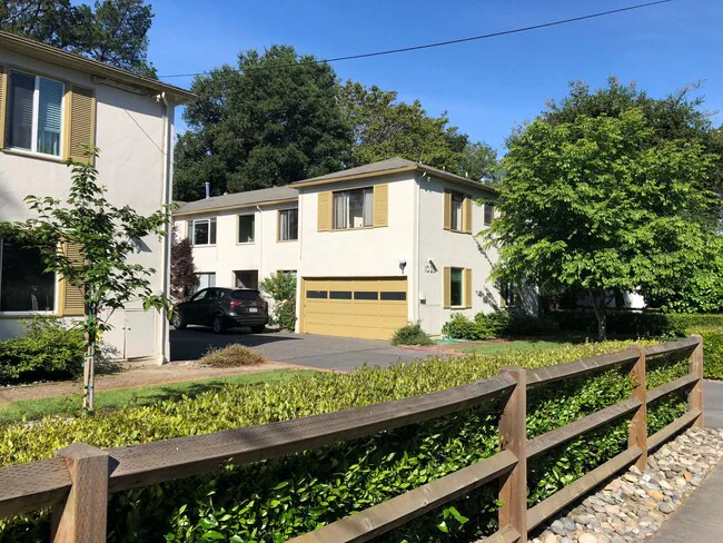 Laurel Oaks Apartments photo 4