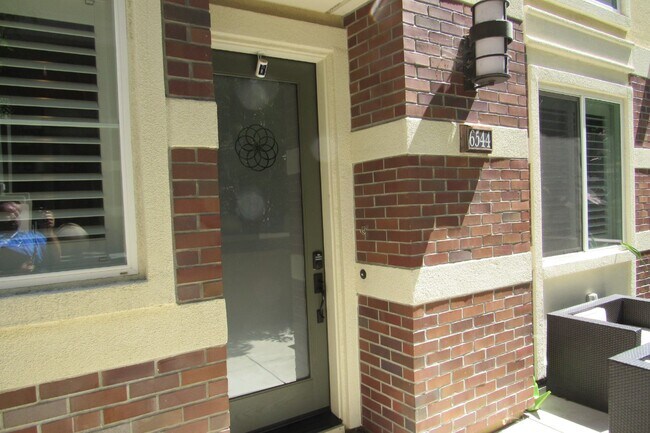 6544 Bantry Bay St Dublin, CA 94568 photo 2