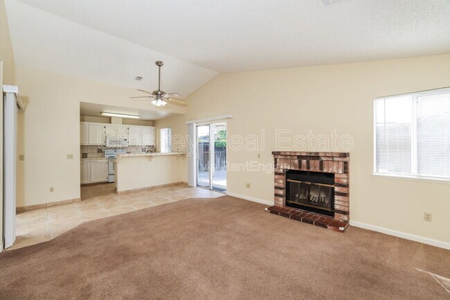 357 Hazelnut Ln Oakley, CA 94561 photo 2
