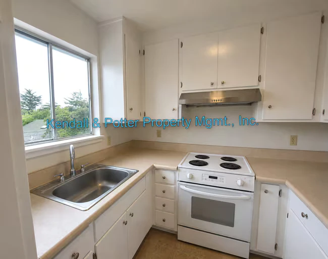 218 Alhambra Ave Santa Cruz, CA 95062 photo 3