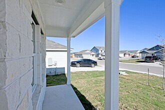 3837 Low Tide Seguin, TX 78155 photo 2