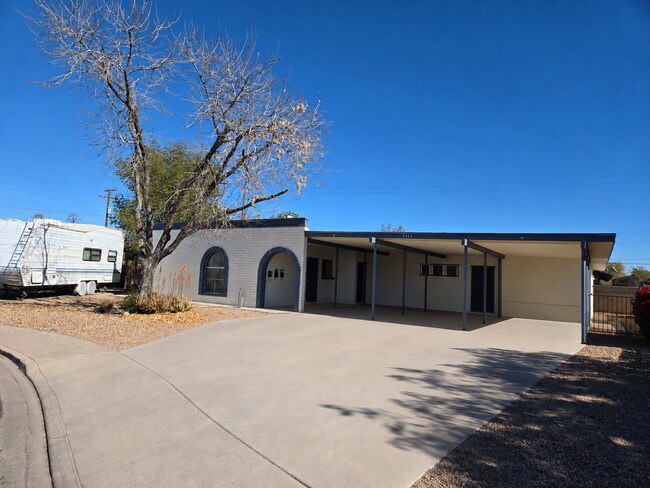 1141 N April Cir Mesa, AZ 85203 photo 2