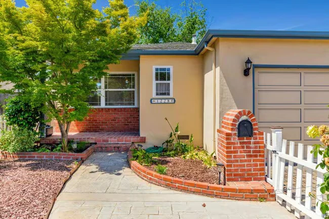 1228 Ruby St Redwood City, CA 94061 photo 4