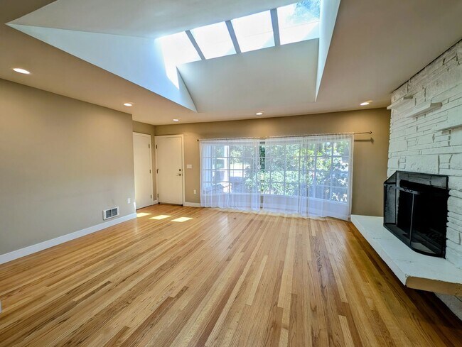 13727 35th Ave NE Seattle, WA 98125 photo 5