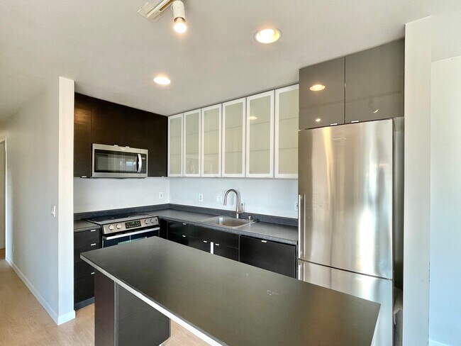 2717 Western Ave Seattle, WA 98121 photo 5