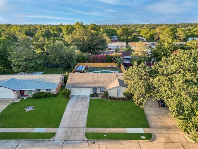 2017 Meadow Lark Irving, TX 75060 photo 3