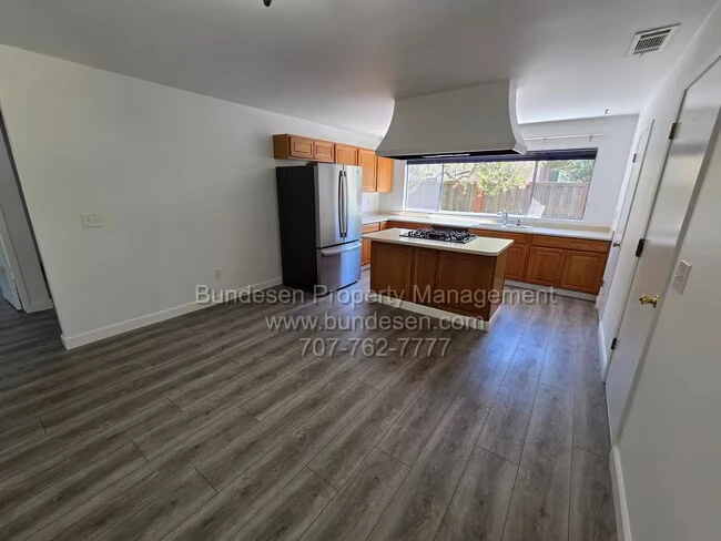 5266 Evonne Ave Rohnert Park, CA 94928 photo 2