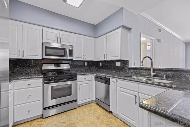 12372 Carmel Country Rd San Diego, CA 92130 photo 2