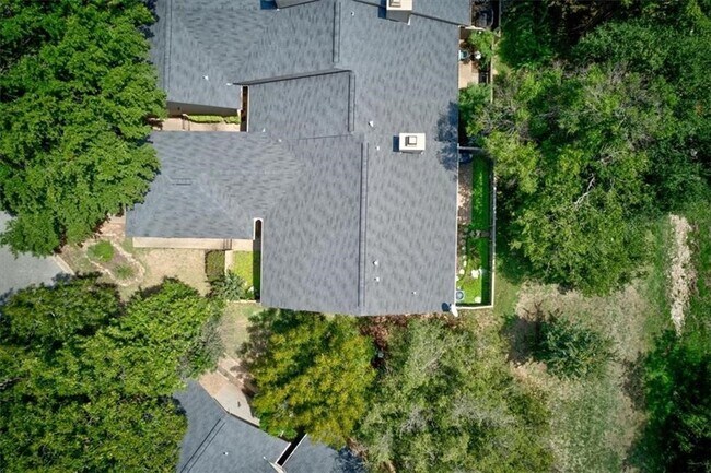 7211 Lakewood Dr Austin, TX 78750 photo 3