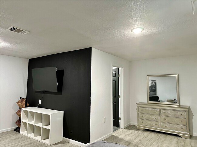 4802 Elser Street, Houston, TX 77009 photo 4