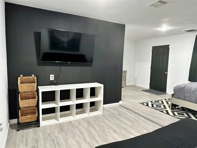 4802 Elser Street, Houston, TX 77009 photo 3
