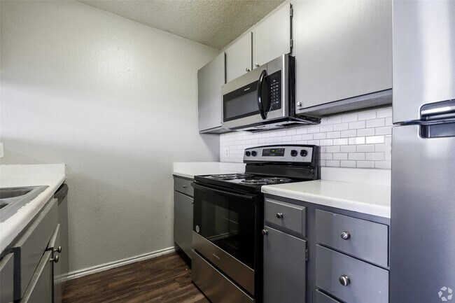 7610 Cameron Rd Austin, TX 78752 photo 3