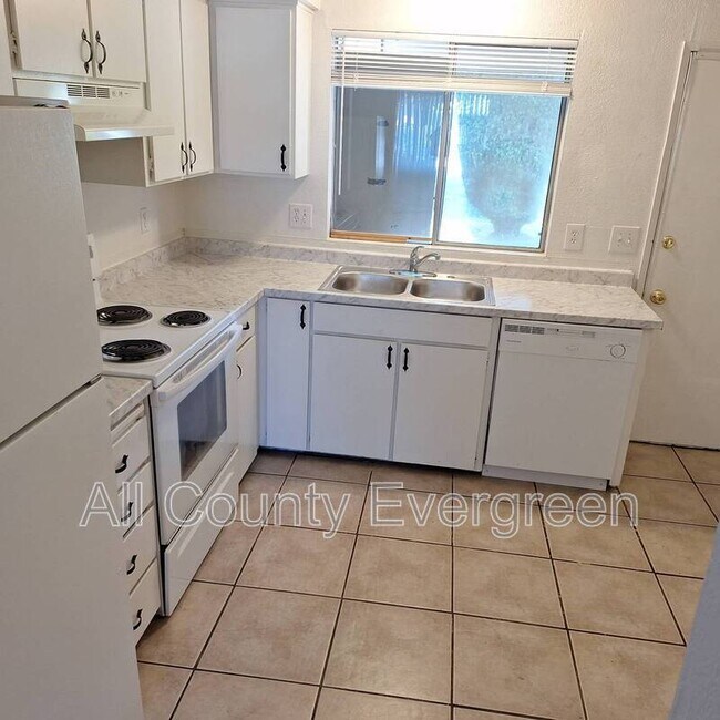 537 37th St SE Auburn, WA 98002 photo 2