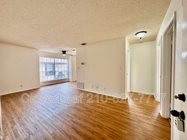 10565 Starcrest Dr San Antonio, TX 78217 photo 4
