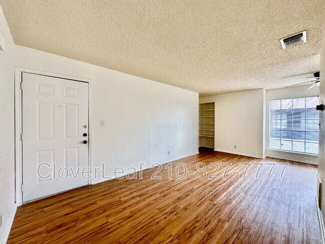 10565 Starcrest Dr San Antonio, TX 78217 photo 5