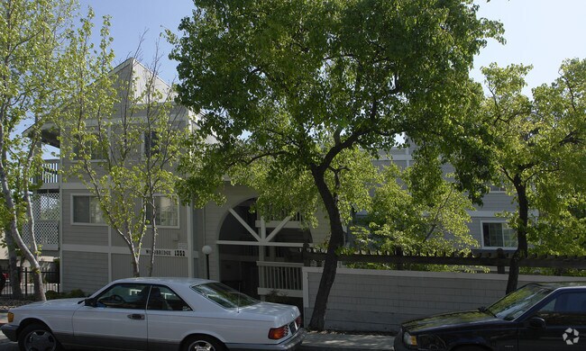 Woodbridge Apartments photo 3