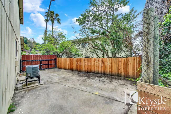 1398 Hale St Vallejo, CA 94591 photo 2