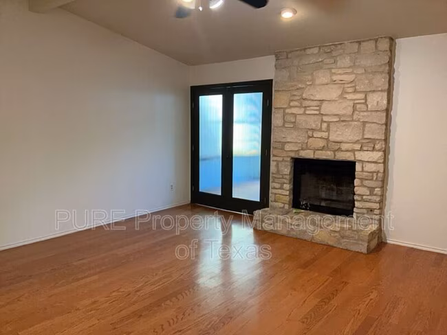 6005 Avery Island Ave photo 2