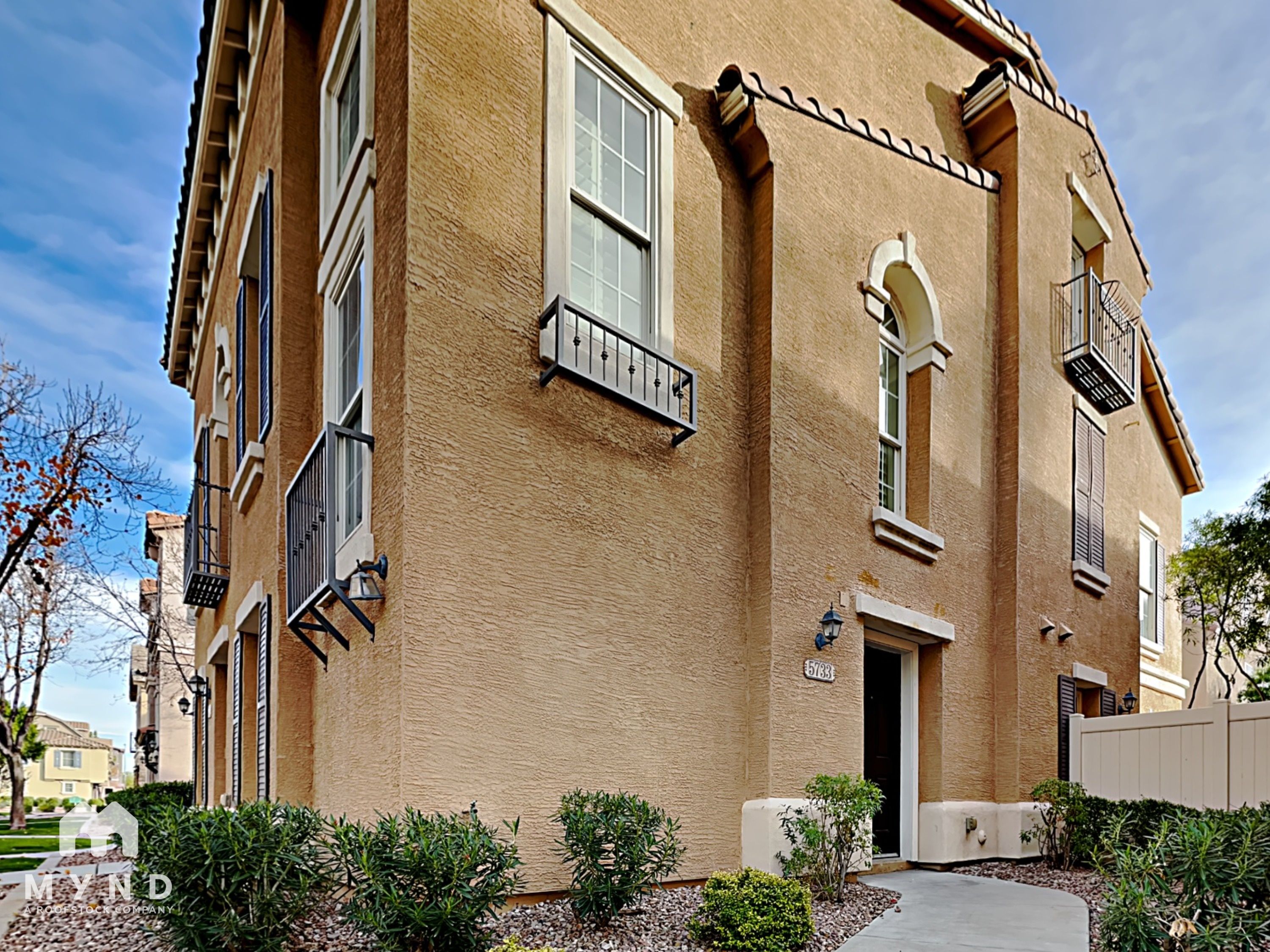 5733 S 21st Pl Phoenix, AZ 85040 photo 2