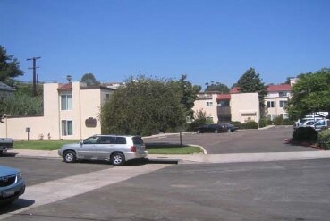 2030-2032 Cypress Ave photo 2