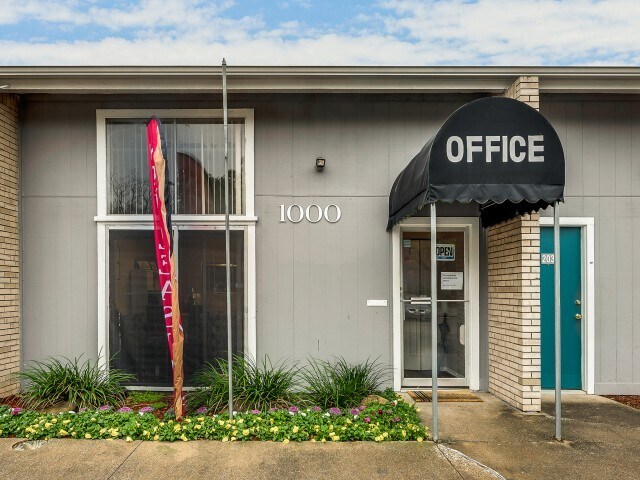 Pinewoods Apartments photo 3