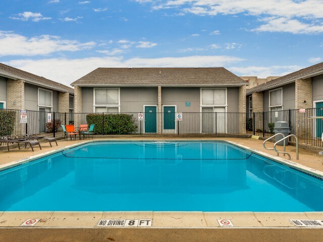 Pinewoods Apartments photo 5