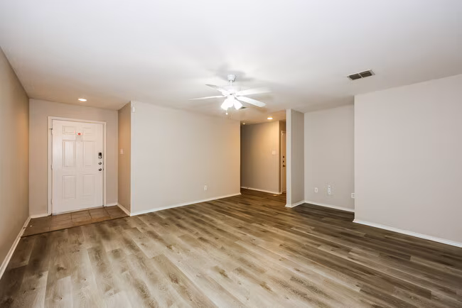 1304 Castle Ridge Rd photo 5