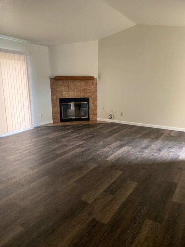 339 Acacia St Tracy, CA 95376 photo 3
