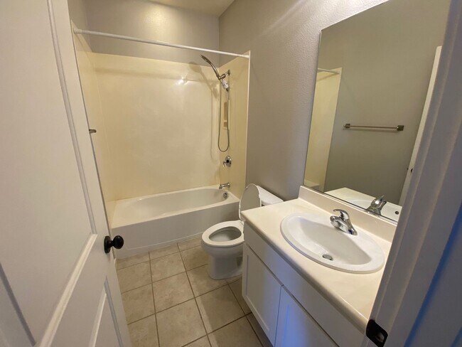 Charming townhome close to downtown Livermore photo 4