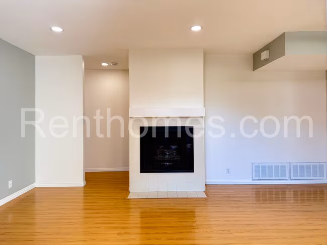 10750 Aderman Ave San Diego, CA 92126 photo 3