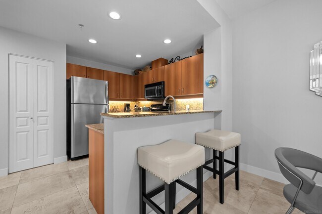 300 W Beech St San Diego, CA 92101 photo 2