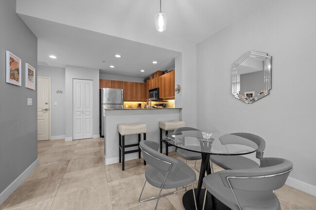 300 W Beech St San Diego, CA 92101 photo 4