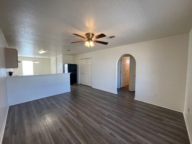 1606 Dugger Cir Killeen, TX 76543 photo 4