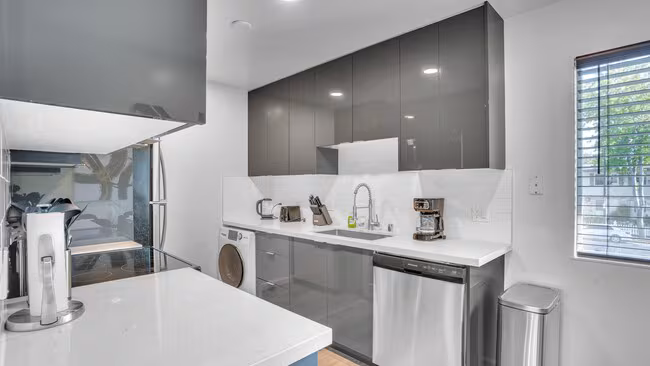 California St Apartments photo 2