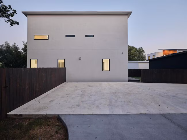 2609 Davis Ln Austin, TX 78745 photo 3