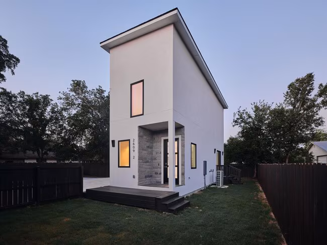 2609 Davis Ln Austin, TX 78745 photo 2