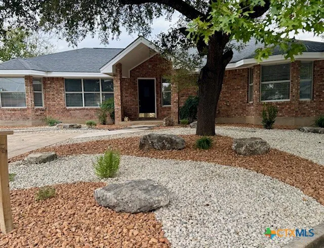 1301 Fieldcrest New Braunfels, TX 78130 photo 2