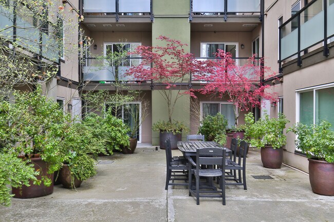 Charbonneau Apartments photo 3