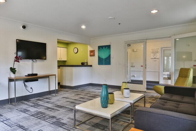 Charbonneau Apartments photo 4