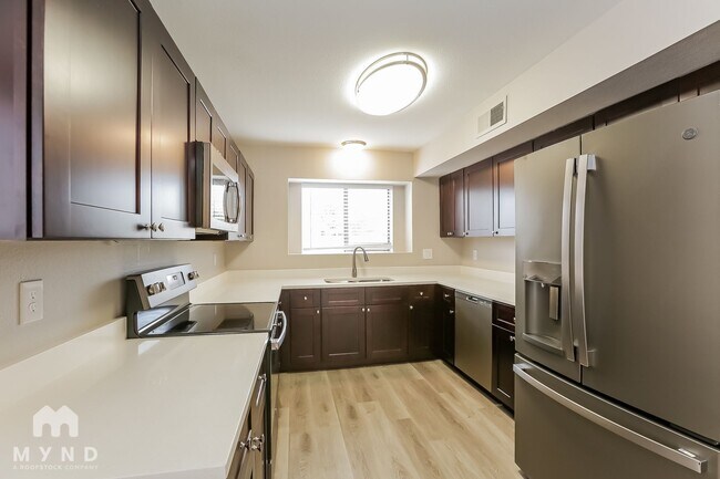 1 Bedroom Condo photo 2