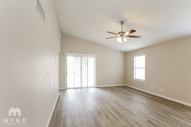 1 Bedroom Condo photo 4