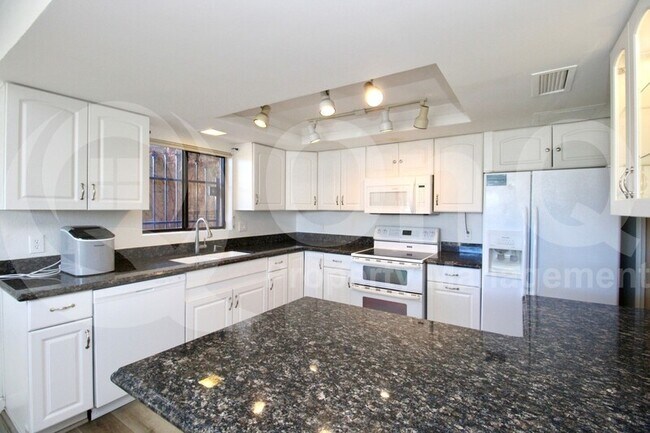 5330 N Central Ave Phoenix, AZ 85012 photo 2
