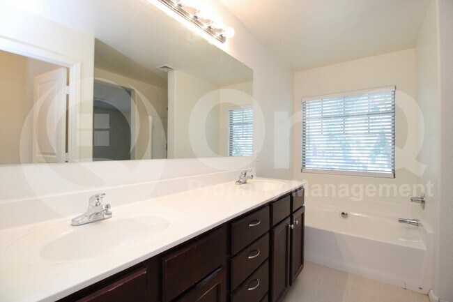 3834 E Santa Fe Ln Gilbert, AZ 85297 photo 5