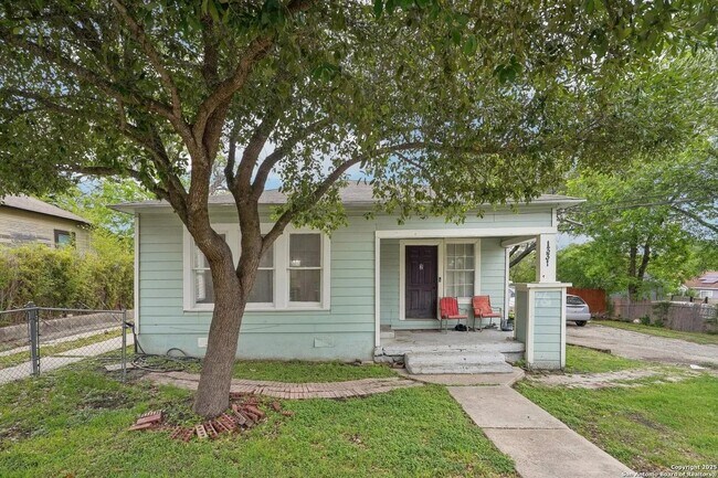 1331 Avant Ave San Antonio, TX 78210 photo 2