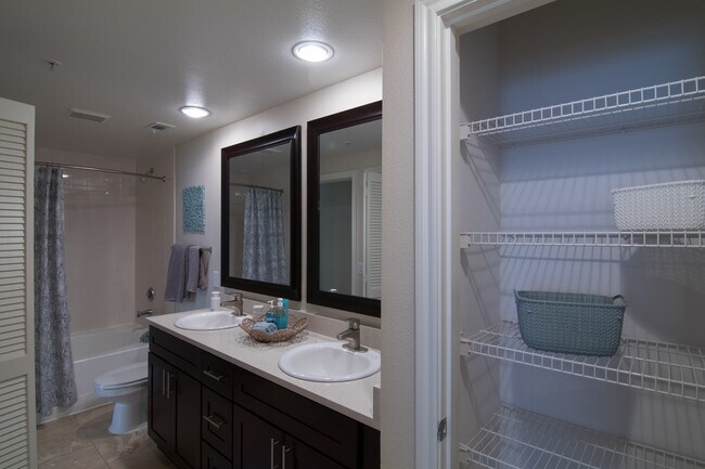 5401 Glenmont Drive, Houston, TX 77081 photo 5